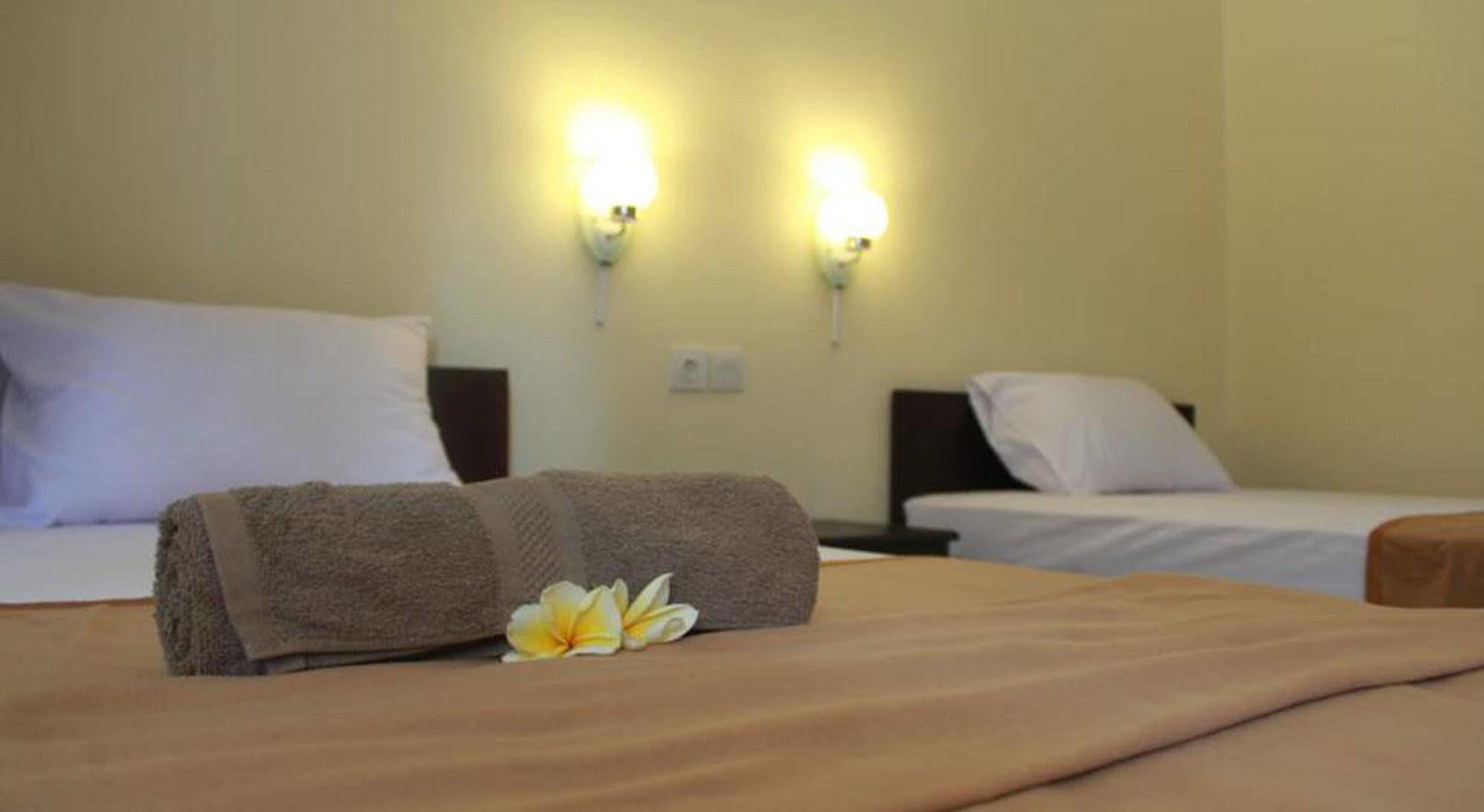 Jenny Bunker Homestay Kuta Lombok Buitenkant foto